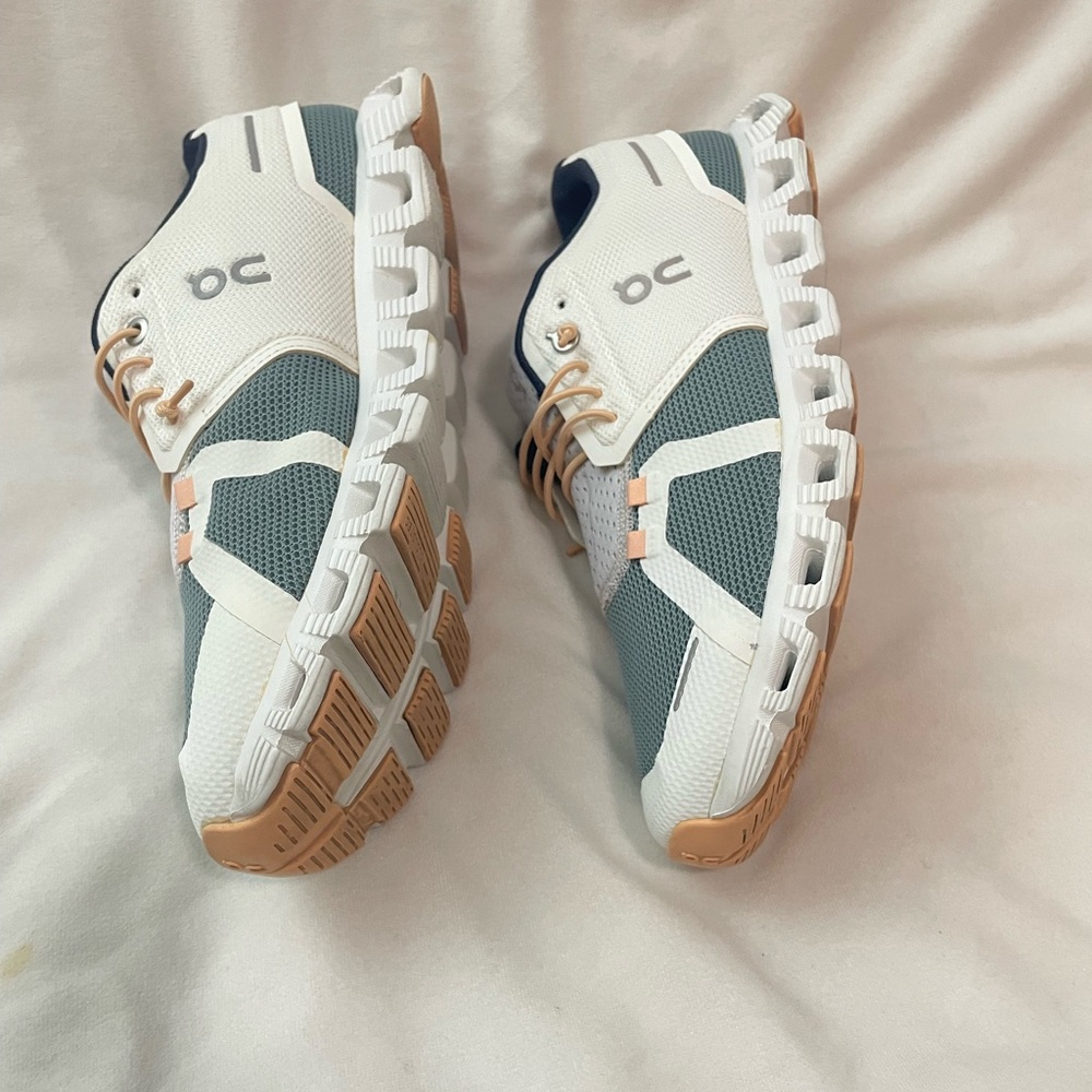 4E. Women’s Size 9.5 On Cloud 5 Push Trainers shoes white cobble